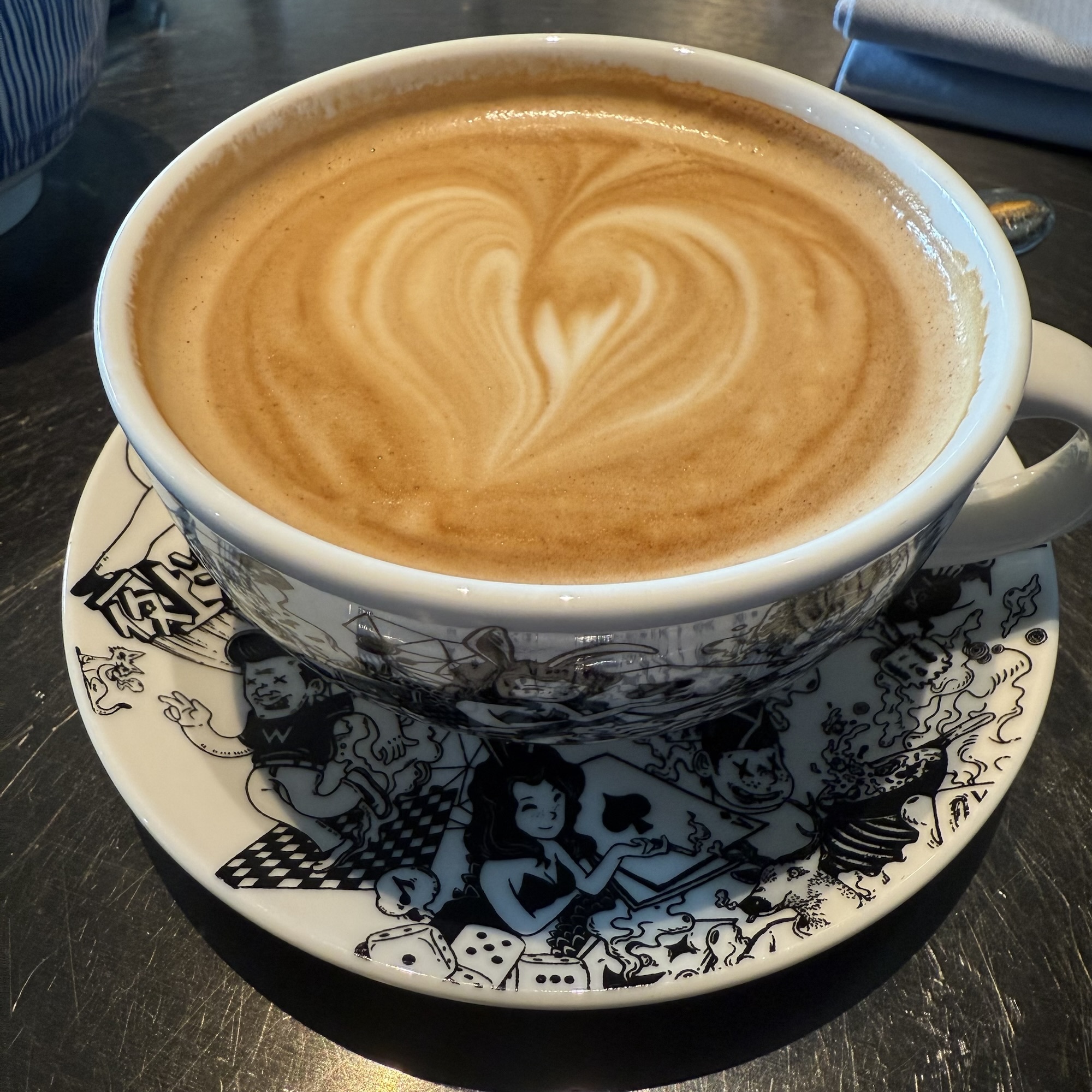 アートが施されたカフェラテ