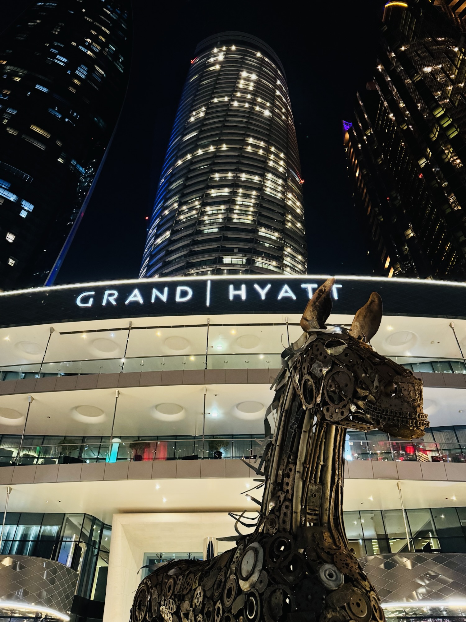 ホテル外観 夜景