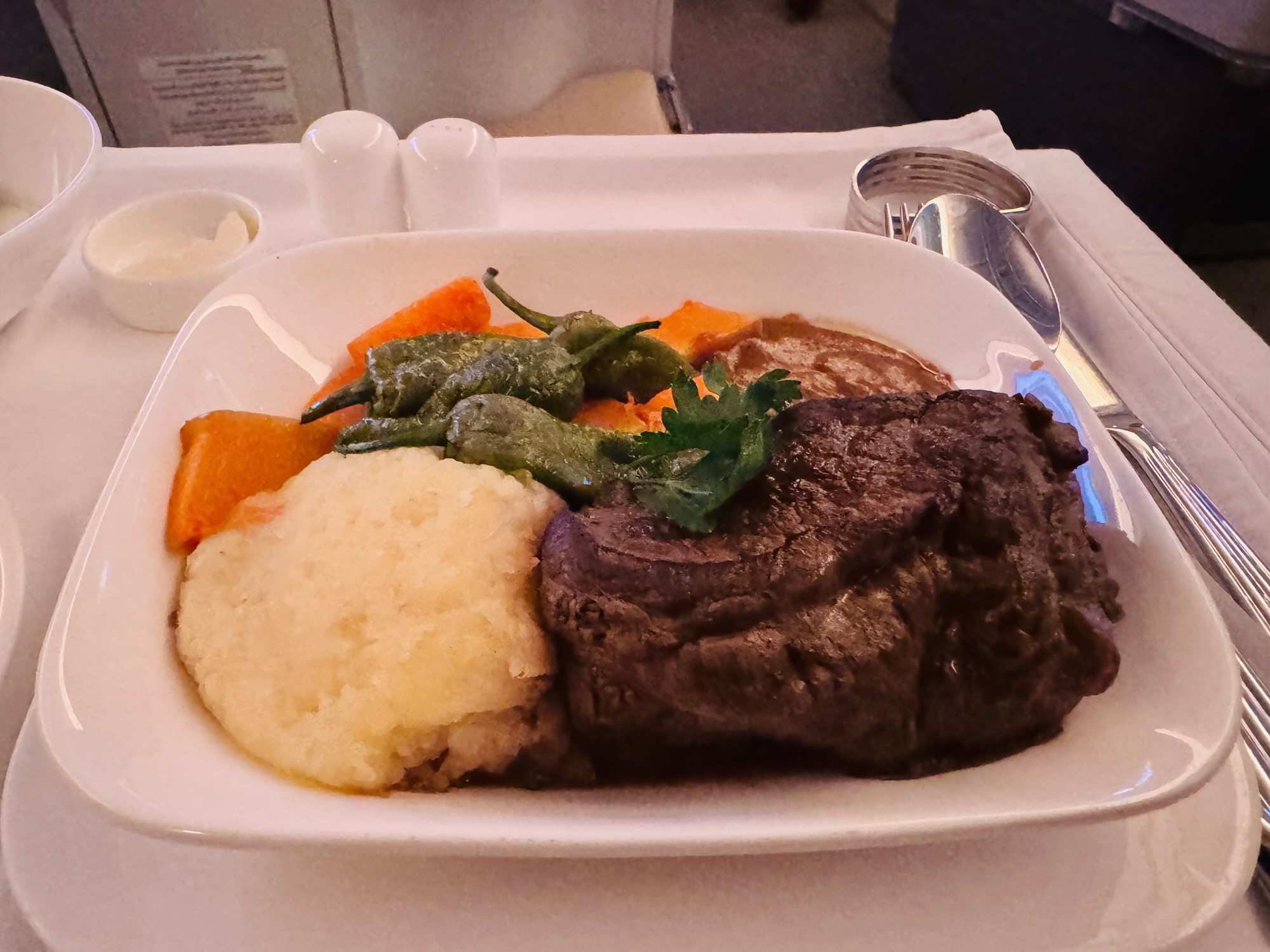ステーキのメイン料理